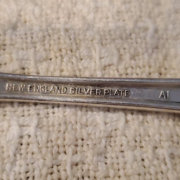 VINTAGE NEW ENGLAND Silver Plate Serving Spoons "ROSEMARY" Lot 2 - Picture 3 of 4